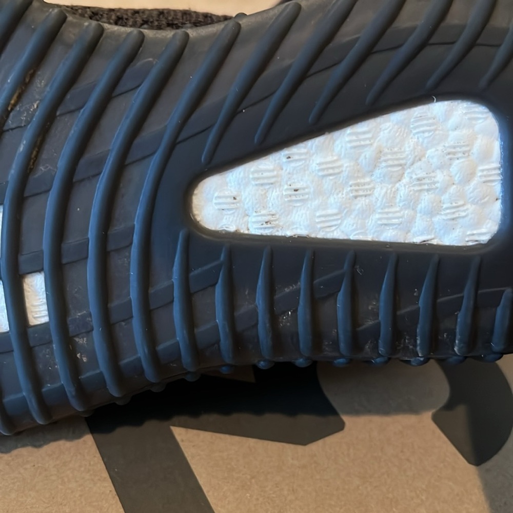 YEEZY BOOST 350 - Picture 6 of 6